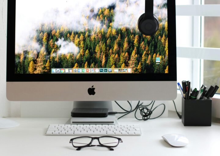 Free Stylish home office workspace featuring a computer setup with accessories. Stock Photo